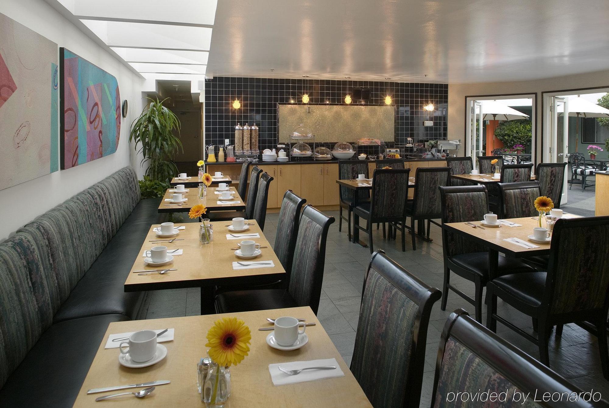 Quality Inn Кембридж Ресторан фото